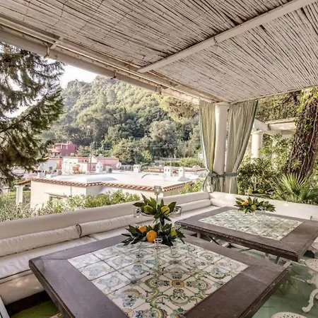 Vintage Italian Villa In Capri Κάπρι
