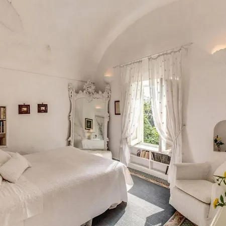 Vintage Italian Villa In Capri